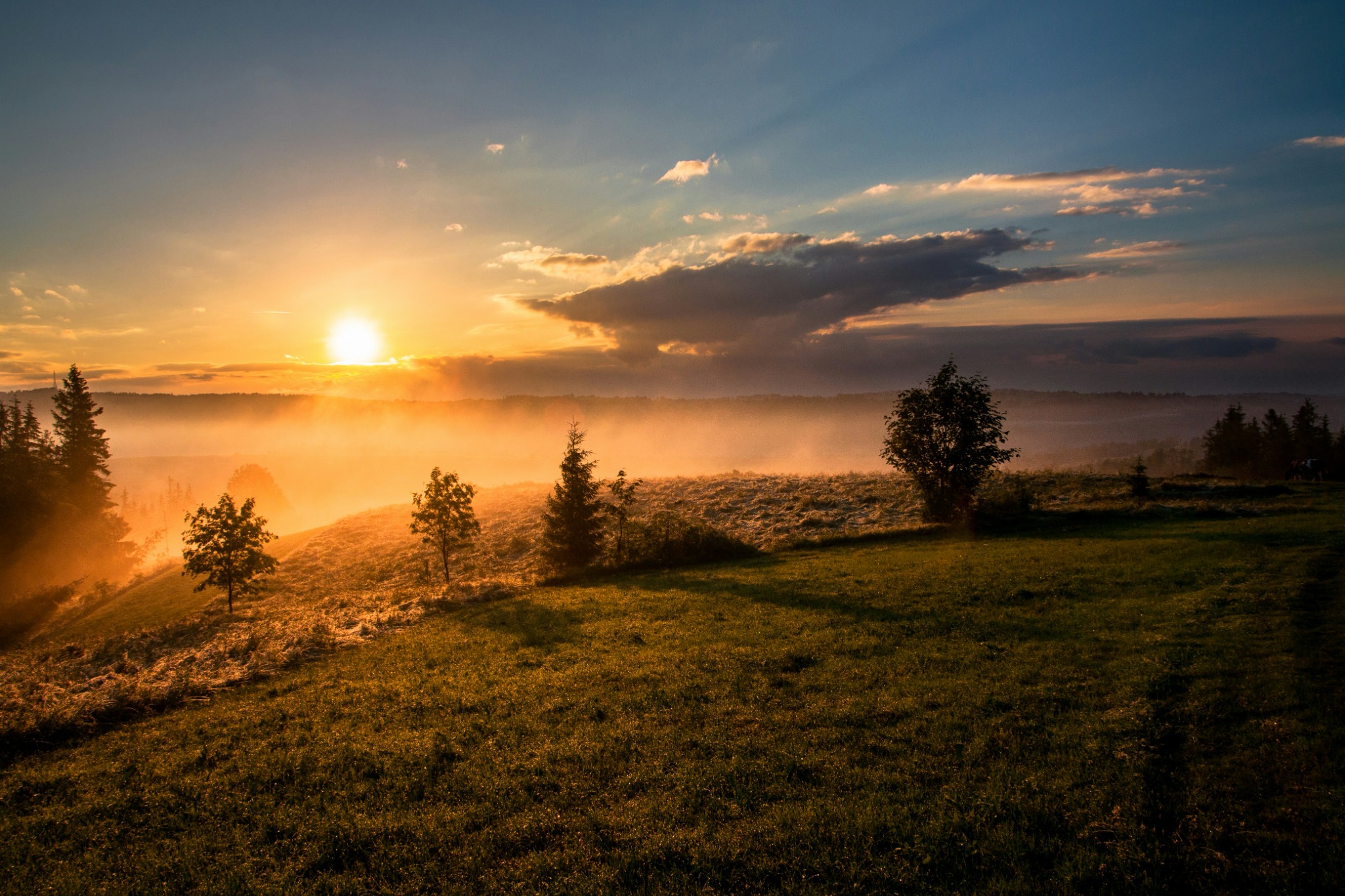 Sonnenaufgang als Symbol für eine Rückführung in ein schönes früheres Leben